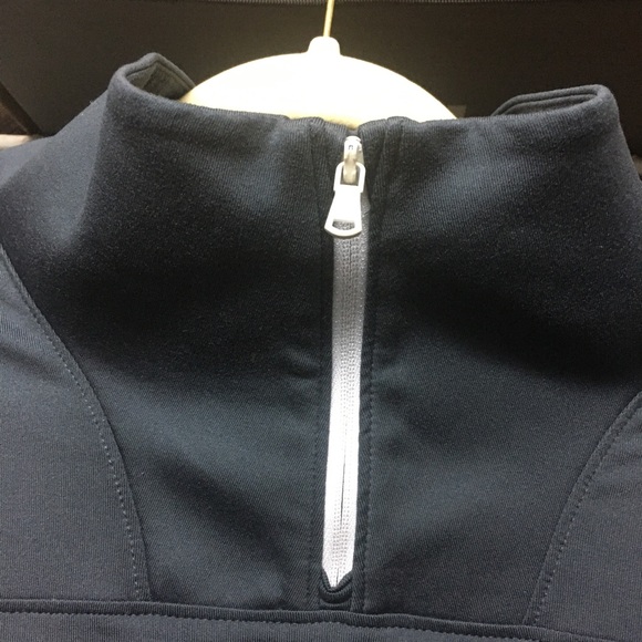 Under Armour 1/4 zip pullover - Picture 4 of 7